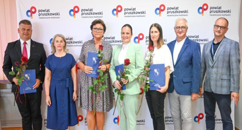 edukacja, Dyrektorzy nauczyciele pruszkowskich szkół powiatowych - zdjęcie, fotografia