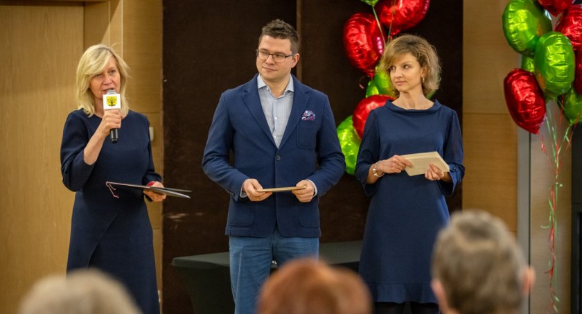 urzędy i administracja , Senioralny rehabilitacyjny uczestników „Konkursu wiedzy znaczeniu profilaktyki zdrowotnej” - zdjęcie, fotografia