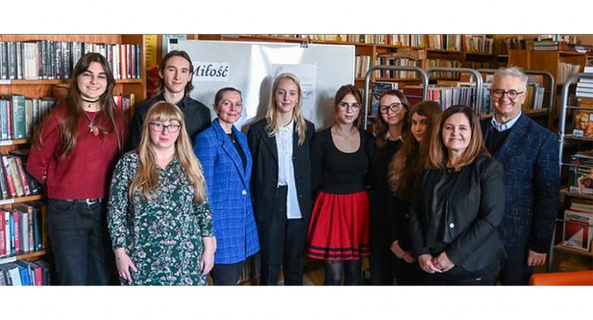 konkursy plebiscyty, Międzyszkolny konkursu recytatorskiego „Miłość poezją” Pruszkowie - zdjęcie, fotografia