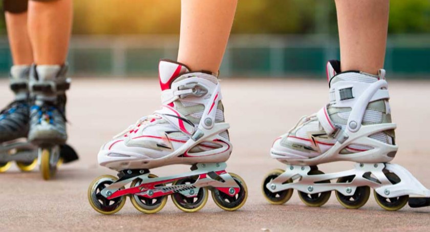 sport szkolny, biało czerwony NIGHTSKATING - zdjęcie, fotografia