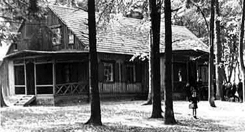 Budynek szkoły w Komorowie 1942 r.