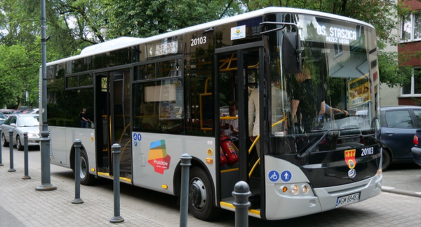 komunikacja, Powrót pruszkowskich autobusów linii stałą trasę - zdjęcie, fotografia