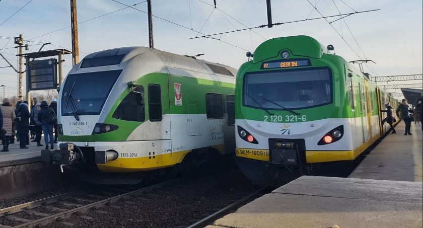 komunikacja, Duże utrudnienia ruchu pociągów awaria urządzeń sterowania ruchem kolejowym stacji Warszawa Zachodnia - zdjęcie, fotografia
