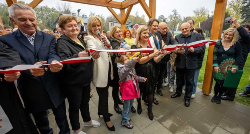 urzędy i administracja , Uroczyste otwarcie świetlicy Pęcicach - zdjęcie, fotografia