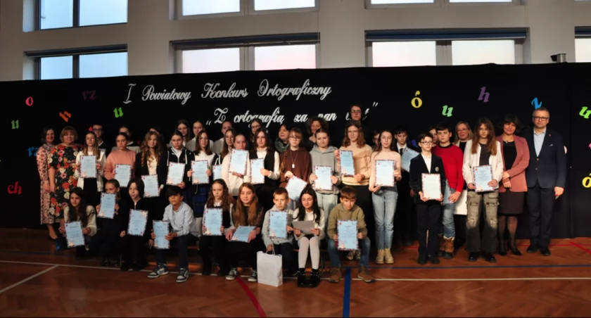 edukacja, Powiatowi mistrzowie ortografii - zdjęcie, fotografia