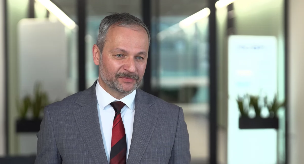Mówi:	dr Arkadiusz Majoch dyrektor Biura Badań i Rozwoju Petrochemii i Rafinerii Przyszłości Firmy Orlen