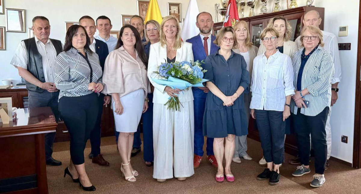 urzędy i administracja , Wójt gminy Michałowice Małgorzata Pachecka otrzymała absolutorium wotum zaufania - zdjęcie, fotografia