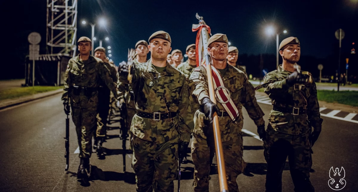 święta kościelne i państwowe , Żołnierze świętują - zdjęcie, fotografia