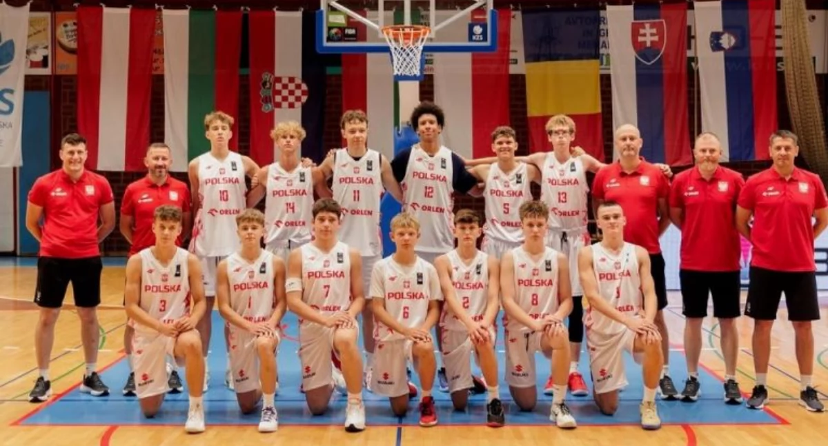 koszykówka, Sportowy sukces ucznia Szkoły Podstawowej Pruszkowie Pawła - zdjęcie, fotografia