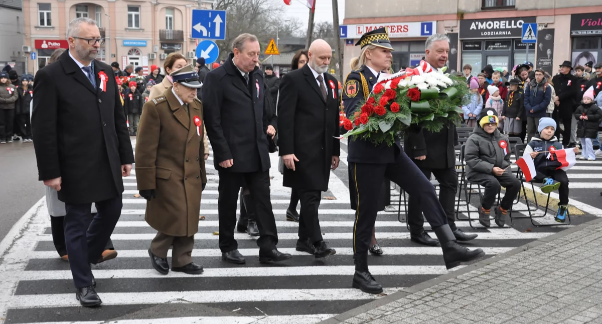 święta kościelne i państwowe , wtorek listopada Brwinów świętował rocznicę odzyskania przez Polskę niepodległości - zdjęcie, fotografia