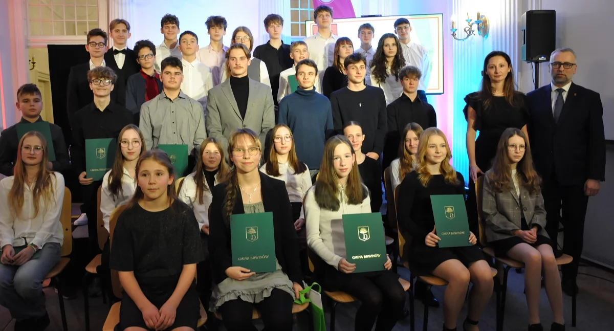 urzędy i administracja , Rekordowa liczba stypendystów gminie Brwinów - zdjęcie, fotografia