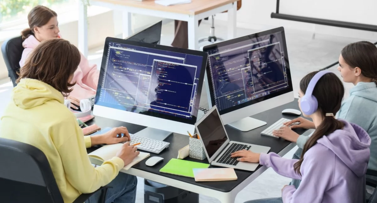 edukacja, Pruszkowskie szkoły nowoczesnymi laboratoriami sztucznej inteligencji - zdjęcie, fotografia