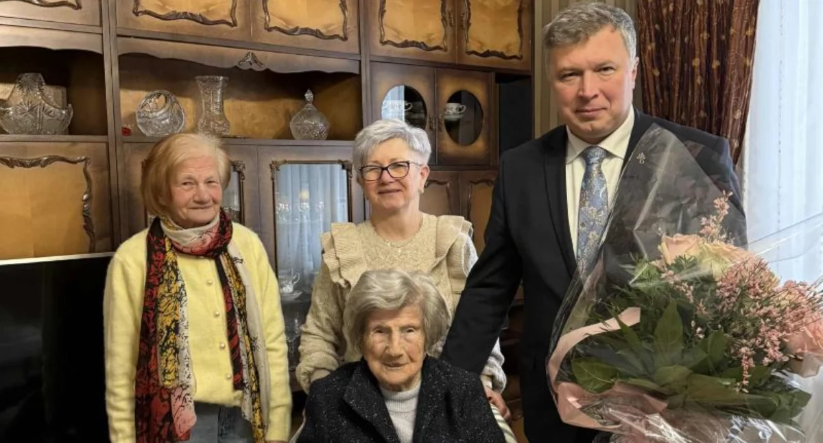 urzędy i administracja , Najstarsza Brwinowianka - zdjęcie, fotografia