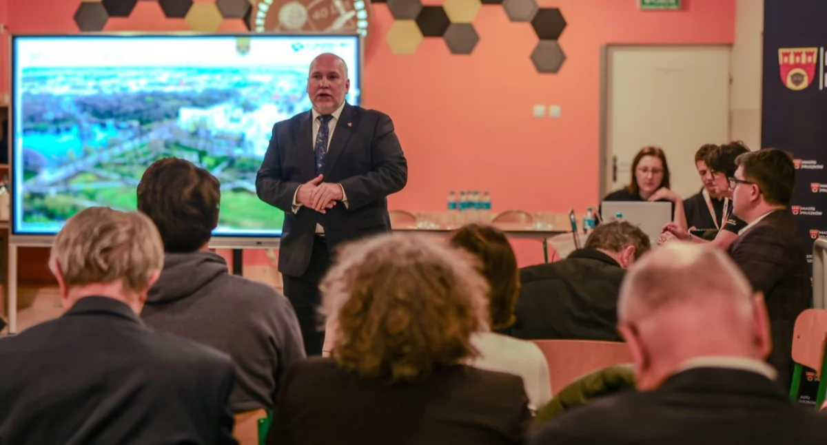 urzędy i administracja , Pierwsze otwarte spotkanie konsultacyjne projektu Planu Ogólnego Miasta Pruszkowa - zdjęcie, fotografia