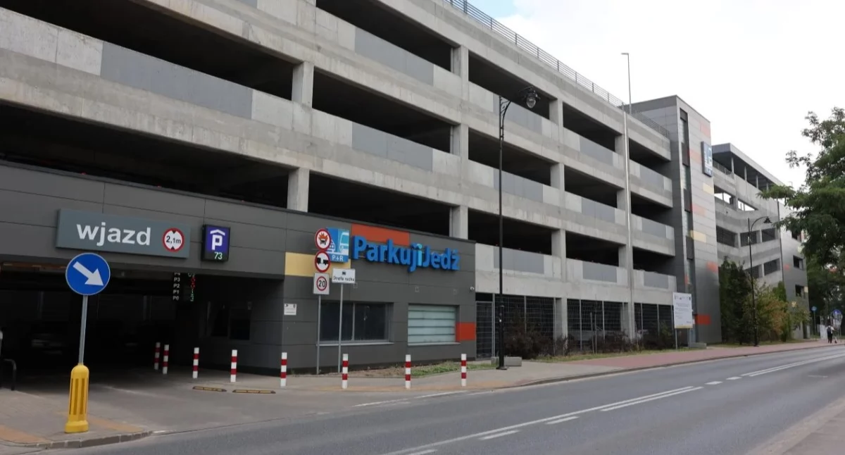 urzędy i administracja , Informacja wprowadzeniu opłat parking „Parkuj Jedź” Pruszkowie sierpnia - zdjęcie, fotografia