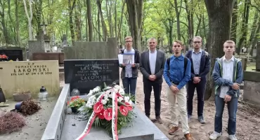„Póki nas ktoś pamięta, wciąż żyjemy”. Wprowadzenie do 59. Rajdu „Po kamienistej drodze” do Pęcic