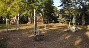 Nowa siłownia plenerowa przy Szkole Podstawowej nr 1 w Brwinowie