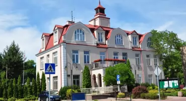 Labirynt przy świetlicy w Domaniewie w gminie Brwinów