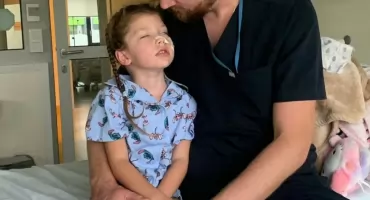 5-letnia Lili walczy o powrót do sprawności po wylewie. Trwa zbiórka na intensywną rehabilitację