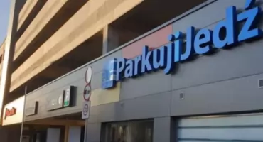 Jak korzystać z parkingu P+R w Pruszkowie przy ul. Sienkiewicza 2A ? Przewodnik dla Mieszkańców